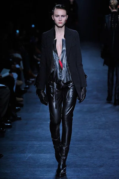 Look 15